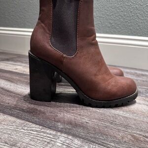 Brown Women's Chelsea Boots